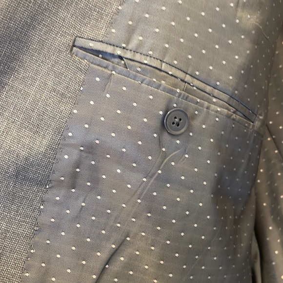 Men’s suit in gray colored by Michael Strahan. - Picture 3 of 13